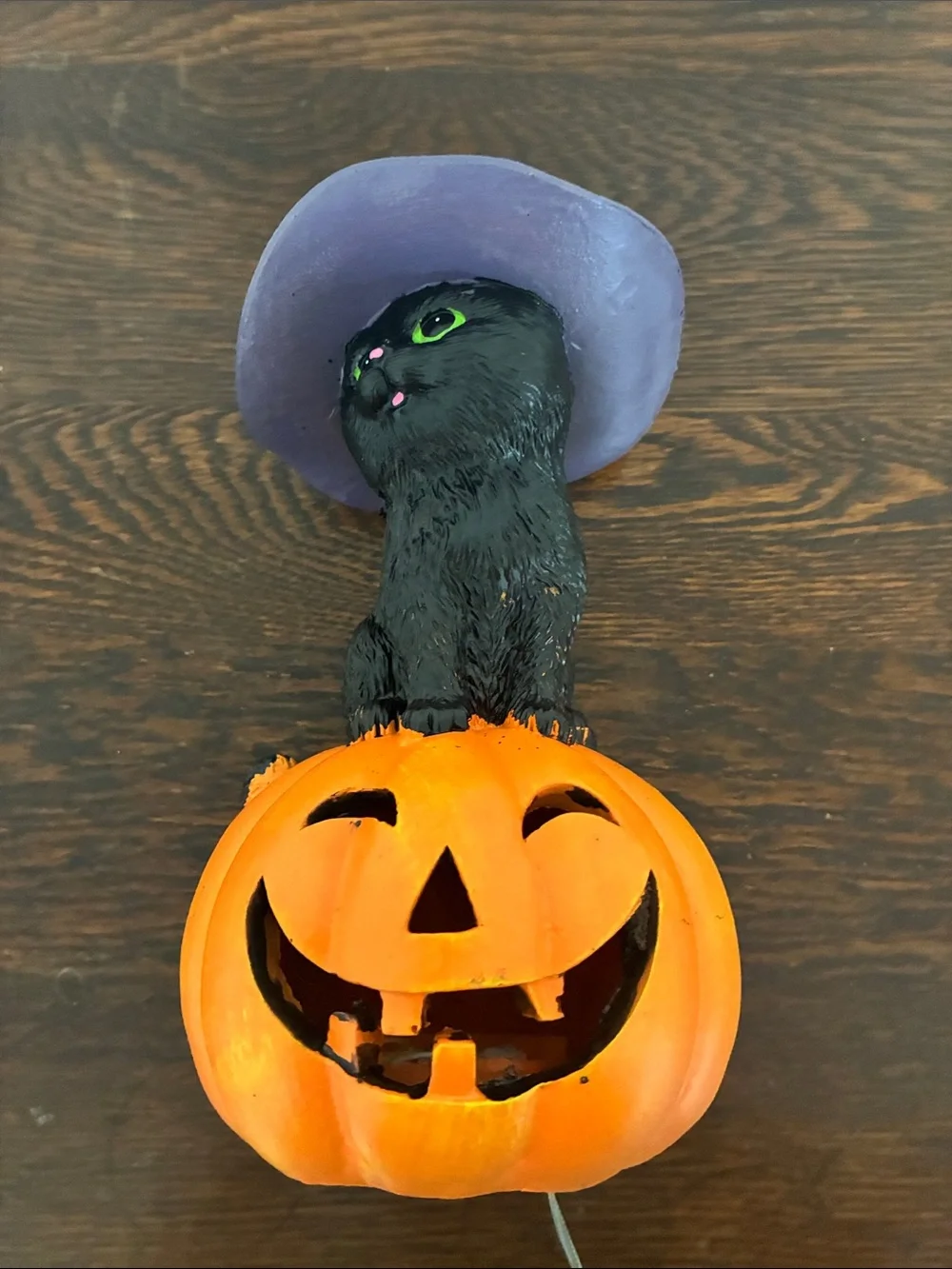NWT- Black Cat w/ Purple Witch Hat on an LED Light Up Jack-o-lantern Pumpkin